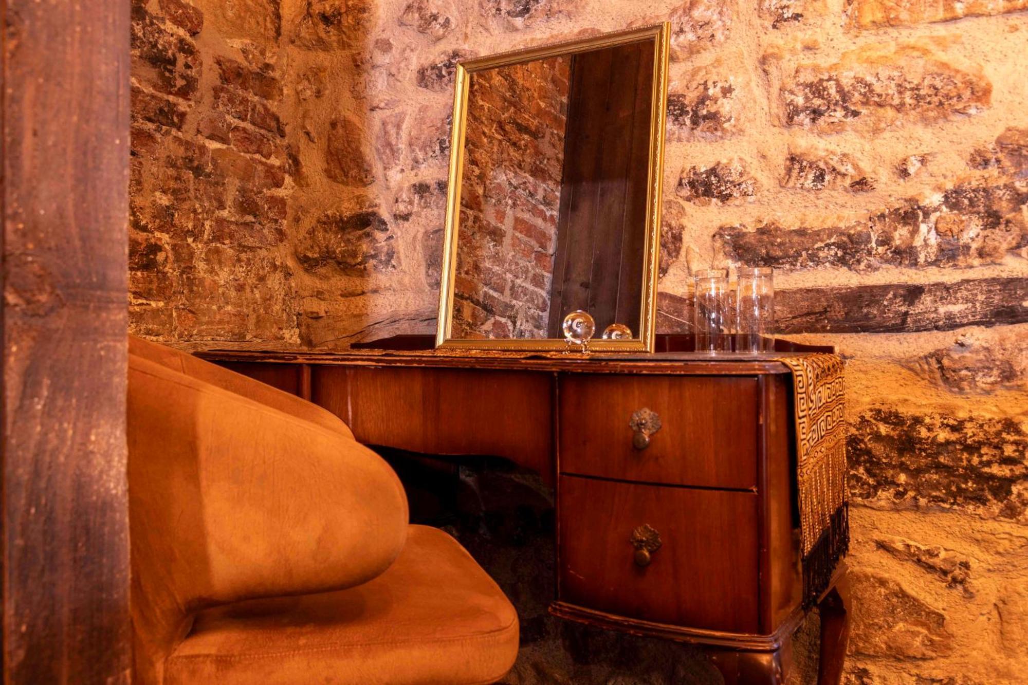 The Dirty Bottles Hotel Alnwick Exteriör bild