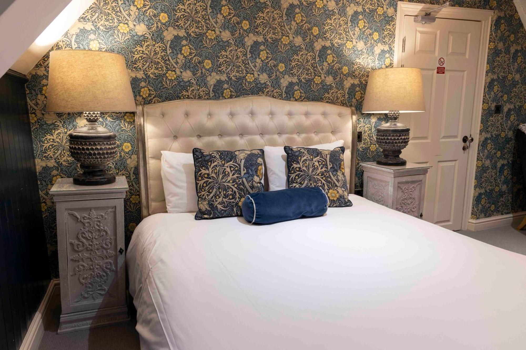 The Dirty Bottles Hotel Alnwick Exteriör bild