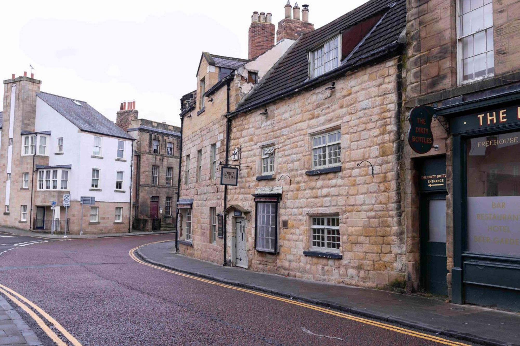 The Dirty Bottles Hotel Alnwick Exteriör bild