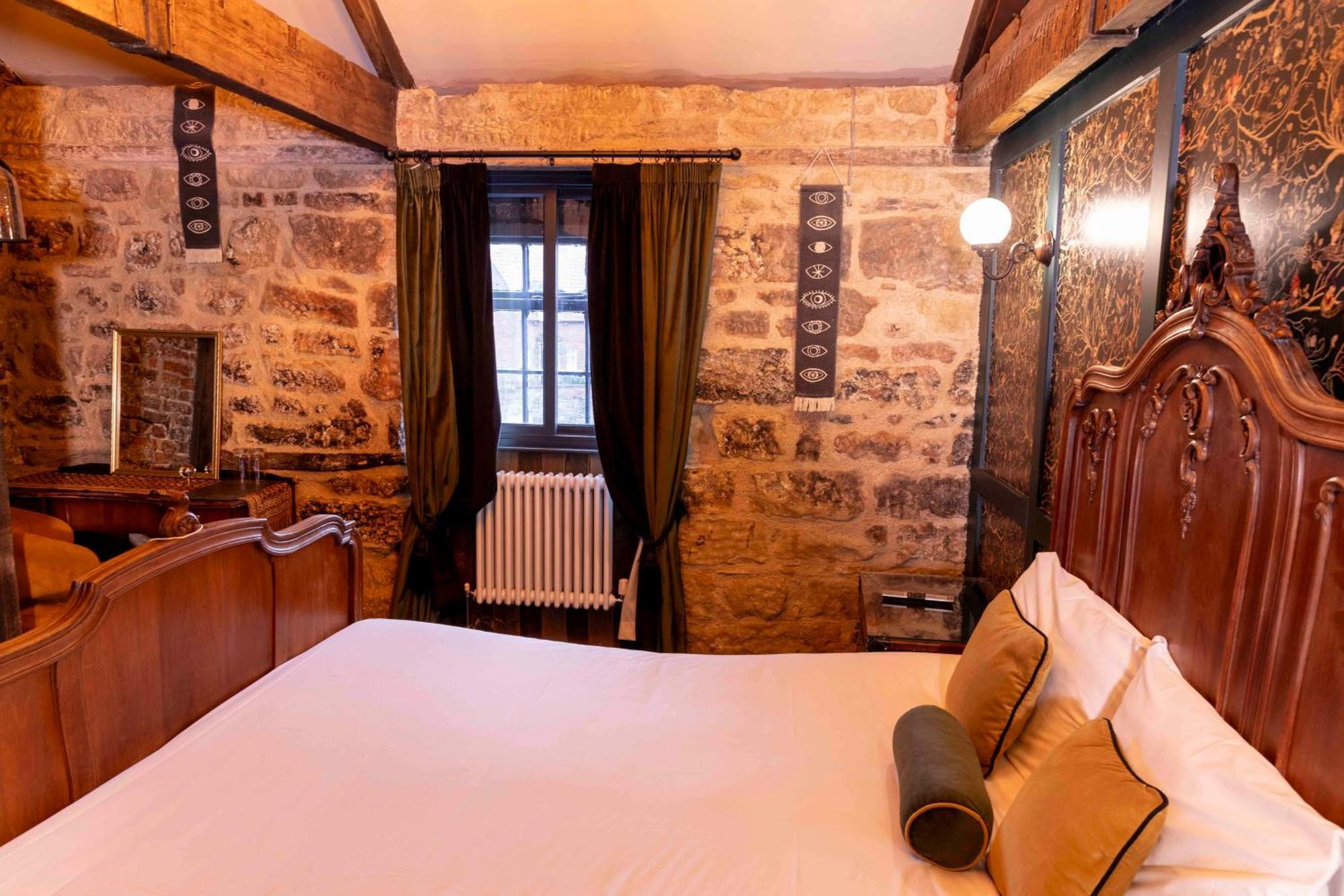 The Dirty Bottles Hotel Alnwick Exteriör bild